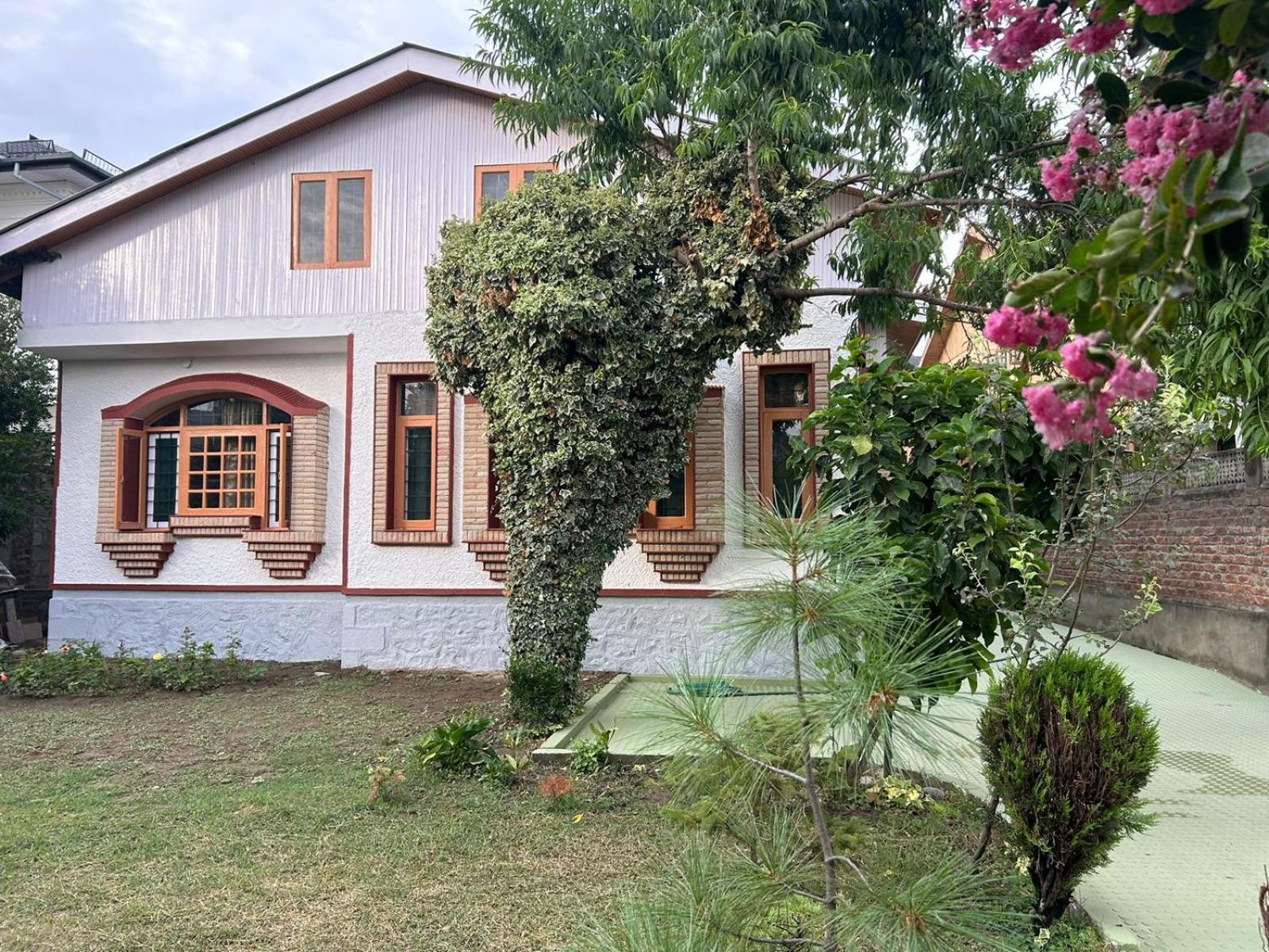 Homestay Ginkgo Leaf Srinagar (Jammu and Kashmir)