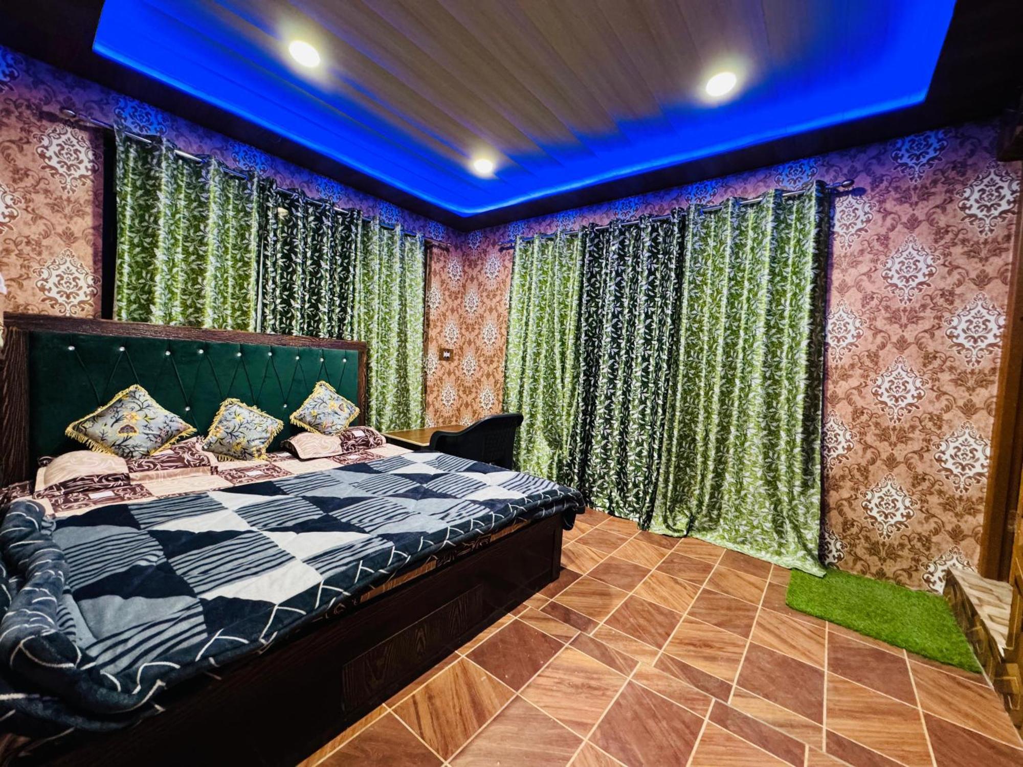 Hotel Guddu *