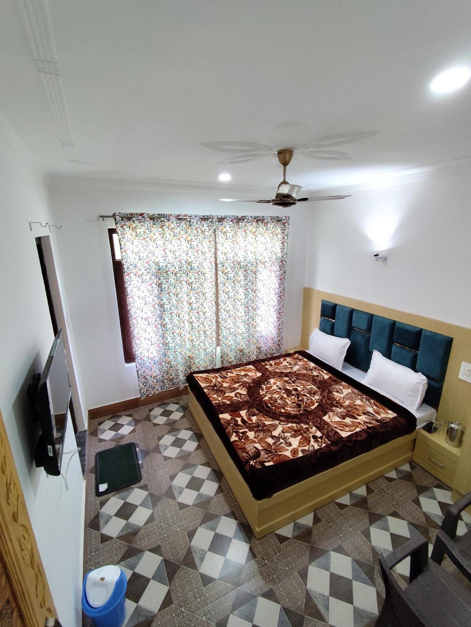 Hotel The Heaven Tree Srinagar (Jammu and Kashmir)