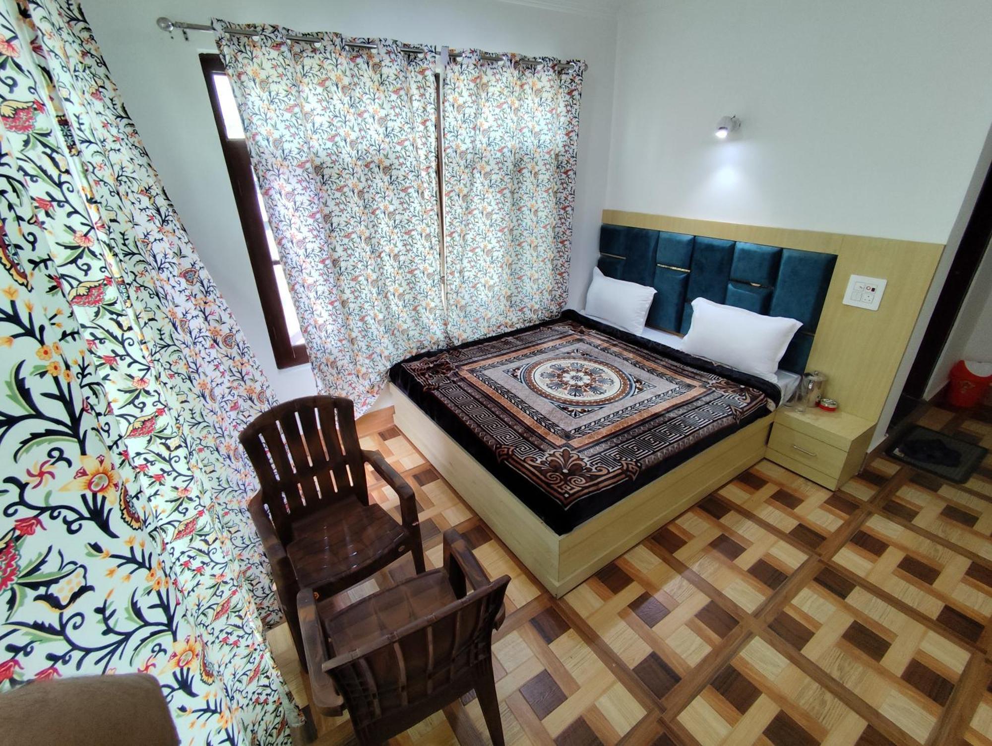The Heaven Tree Hotel Srinagar (Jammu and Kashmir)