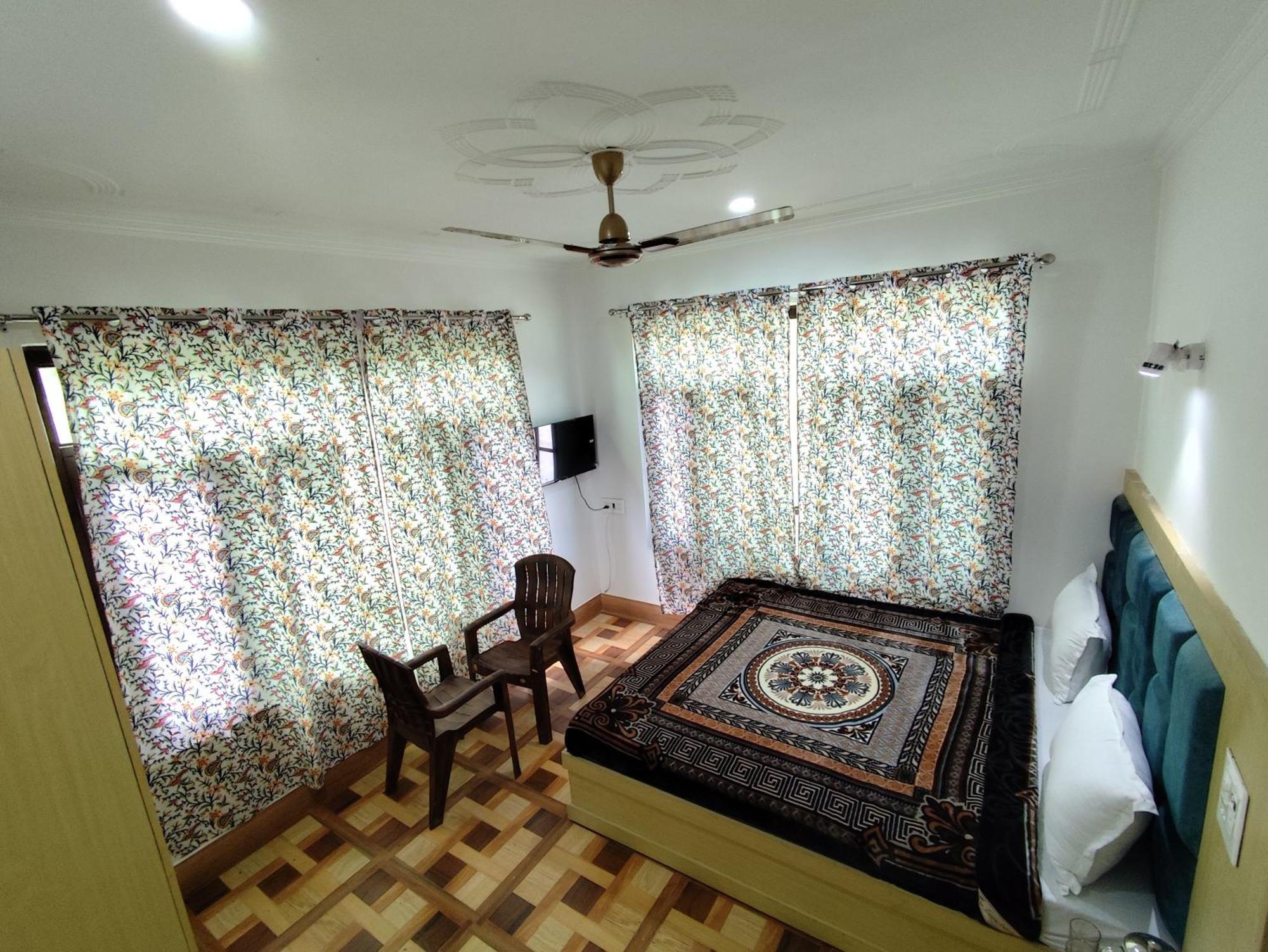 Hotel The Heaven Tree Srinagar (Jammu and Kashmir)