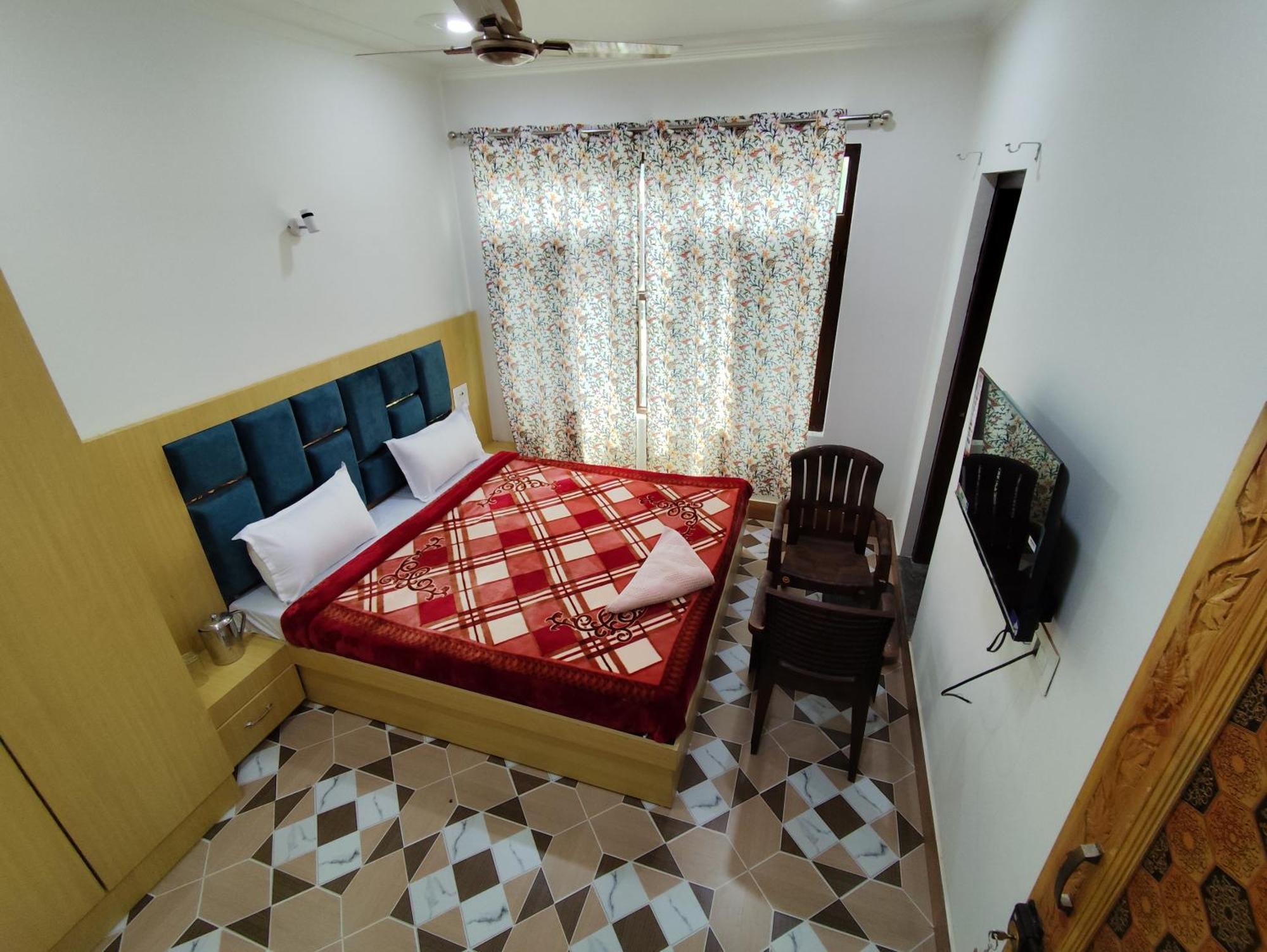 Hotel The Heaven Tree Srinagar (Jammu and Kashmir)