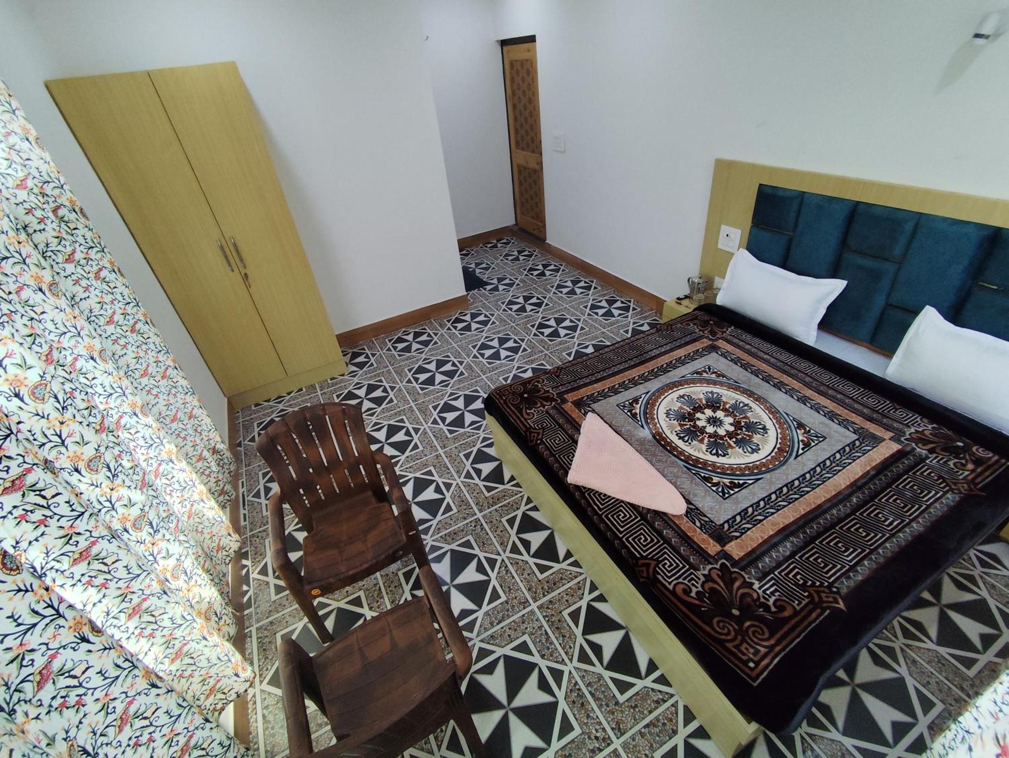 The Heaven Tree Hotel 3*
