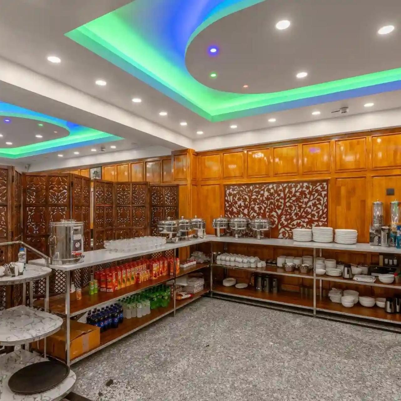 Leomir & Restaurant Hotel Srinagar (Jammu and Kashmir)