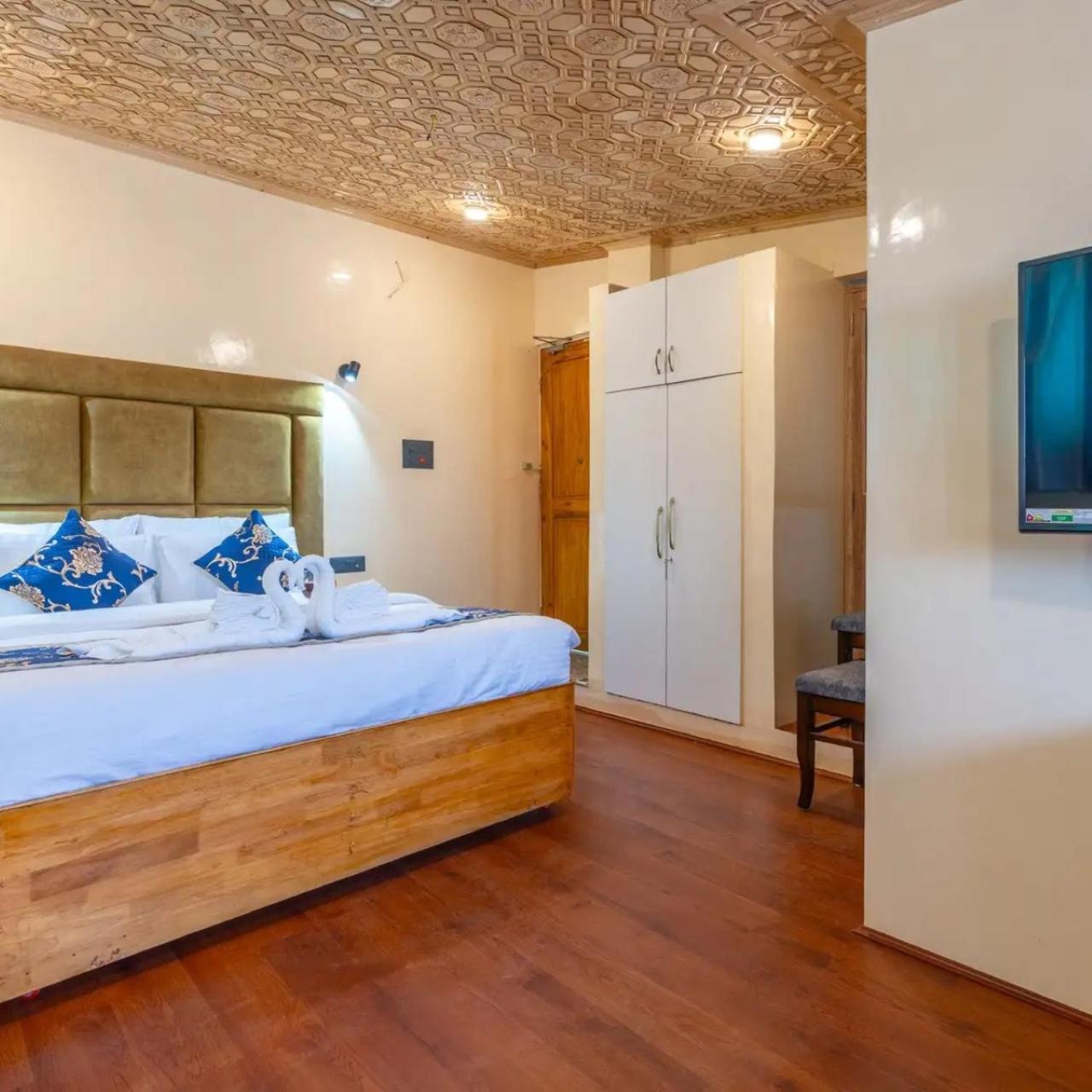Leomir & Restaurant Hotel 3*
