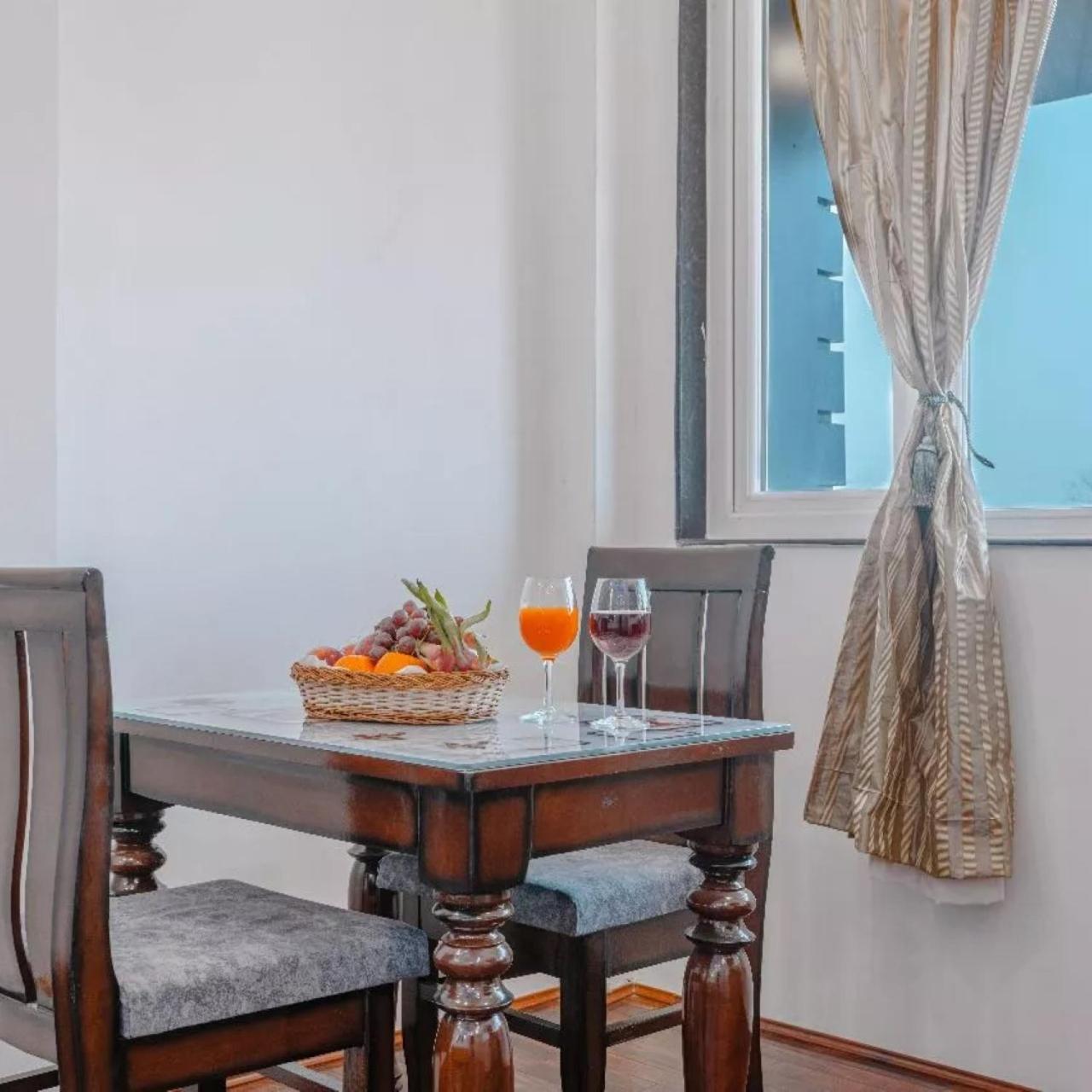 Hotel Leomir & Restaurant Srinagar (Jammu and Kashmir)