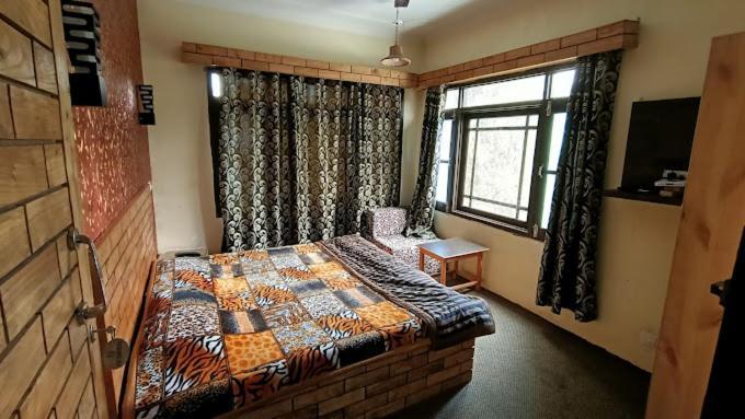 Kashmir Hotel 2*