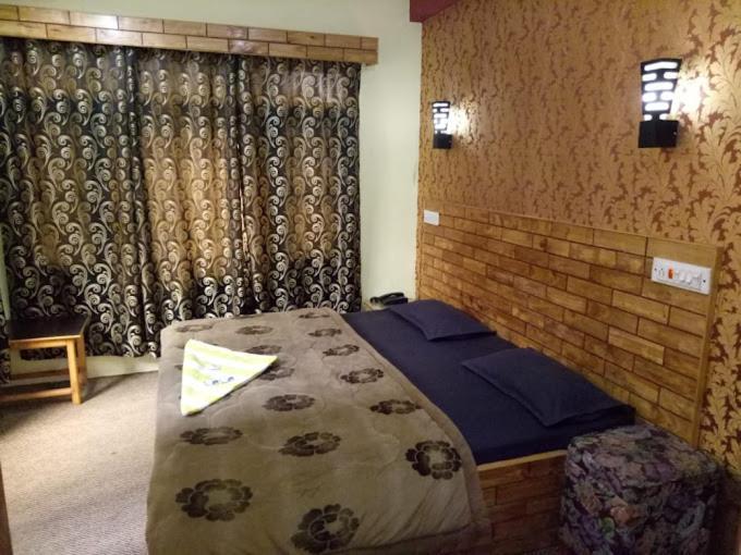 Hotel Kashmir 2*