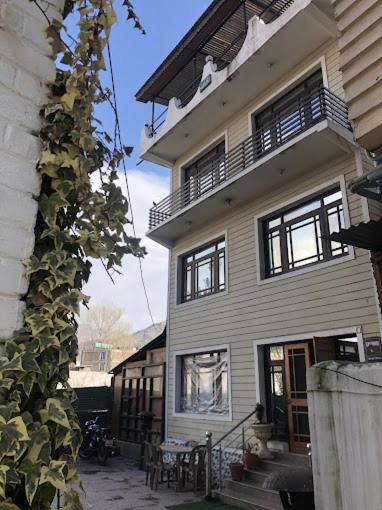 Kashmir Hotel