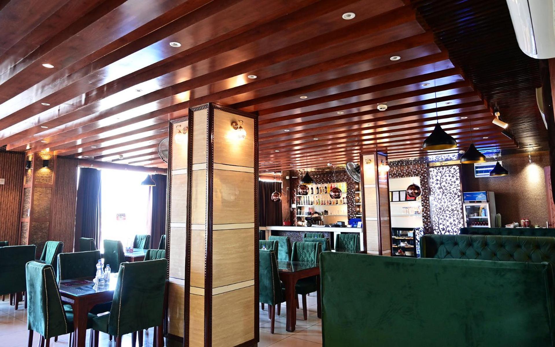 Hotel Azizia Srinagar (Jammu and Kashmir)
