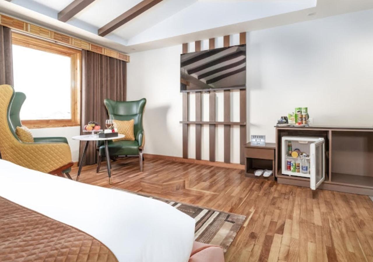 Grand Mir International, 5*