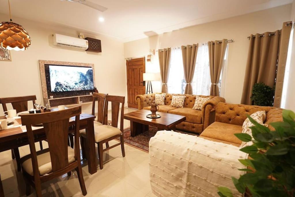 Apartment Walisons Spirea 3 Bhk B1 *