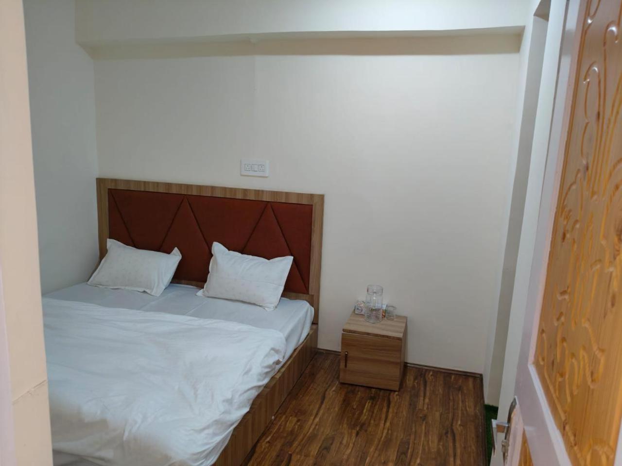 Deer Park Hotel Srinagar (Jammu and Kashmir)