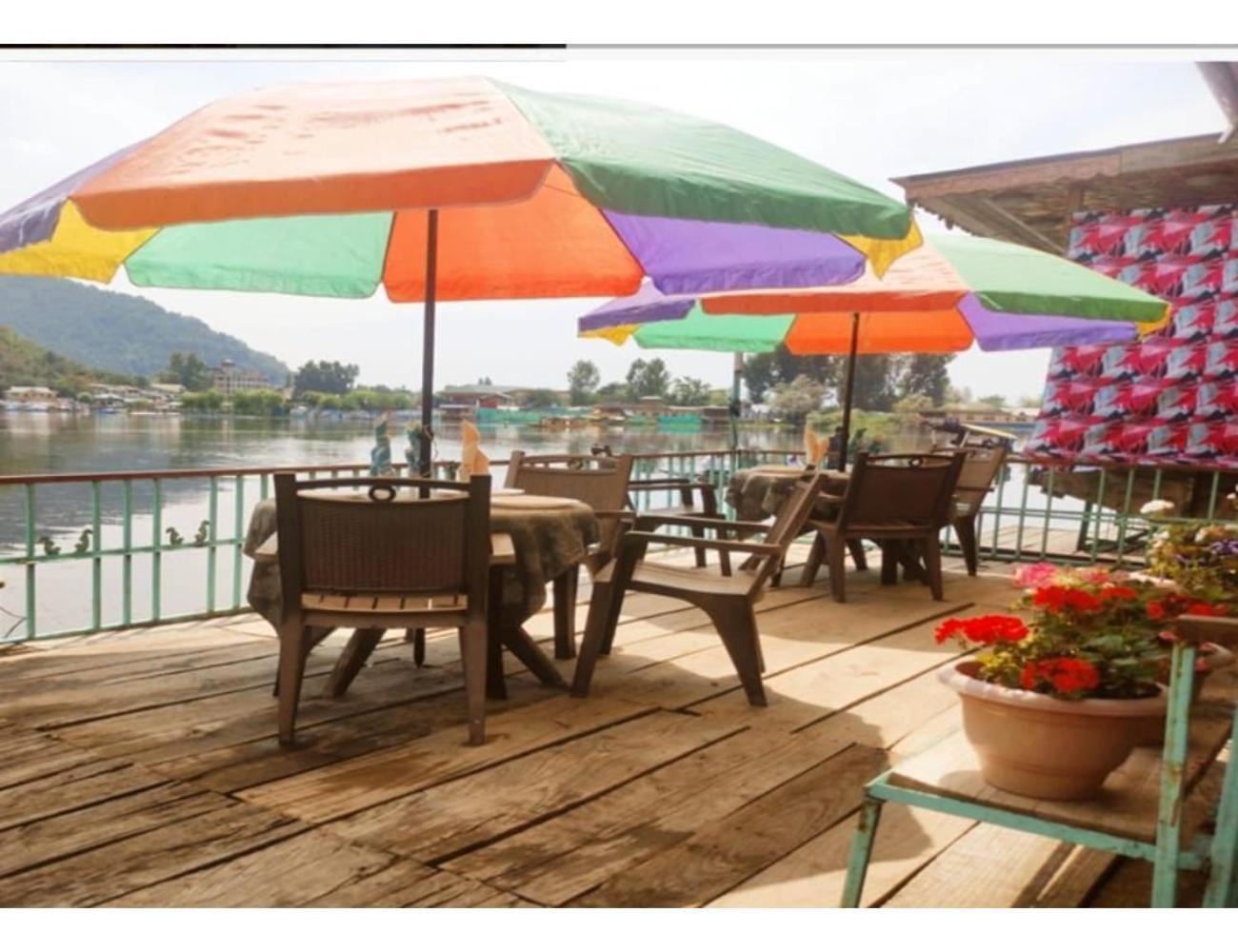Royal Dandoo Palace, Homestay *