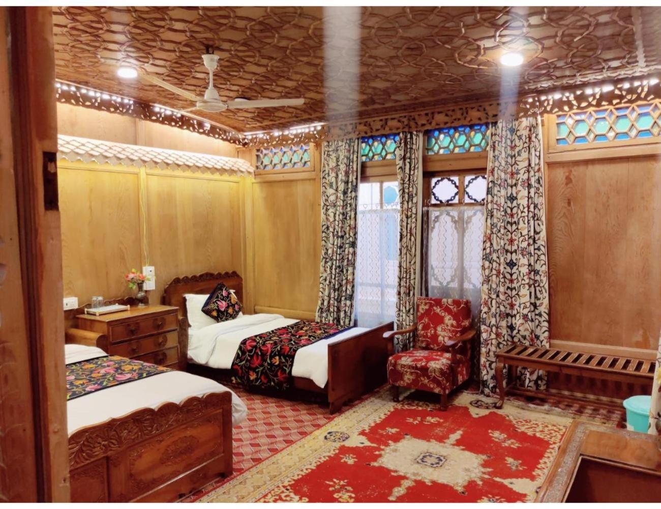 Royal Dandoo Palace, *