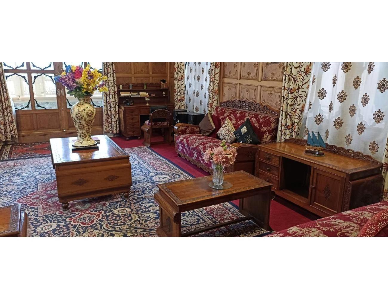 Royal Dandoo Palace, Srinagar (Jammu and Kashmir)