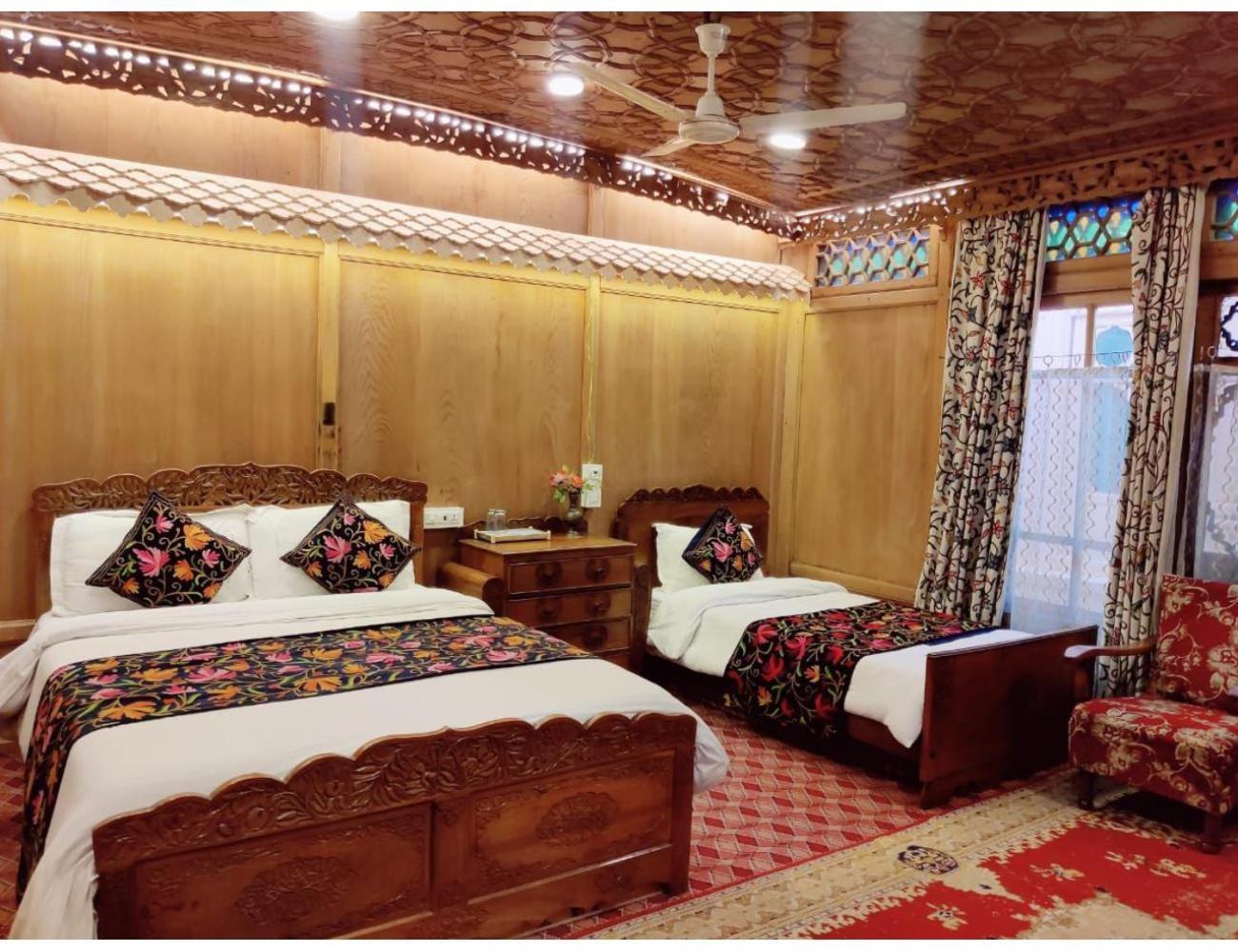 Royal Dandoo Palace, * Srinagar (Jammu and Kashmir)