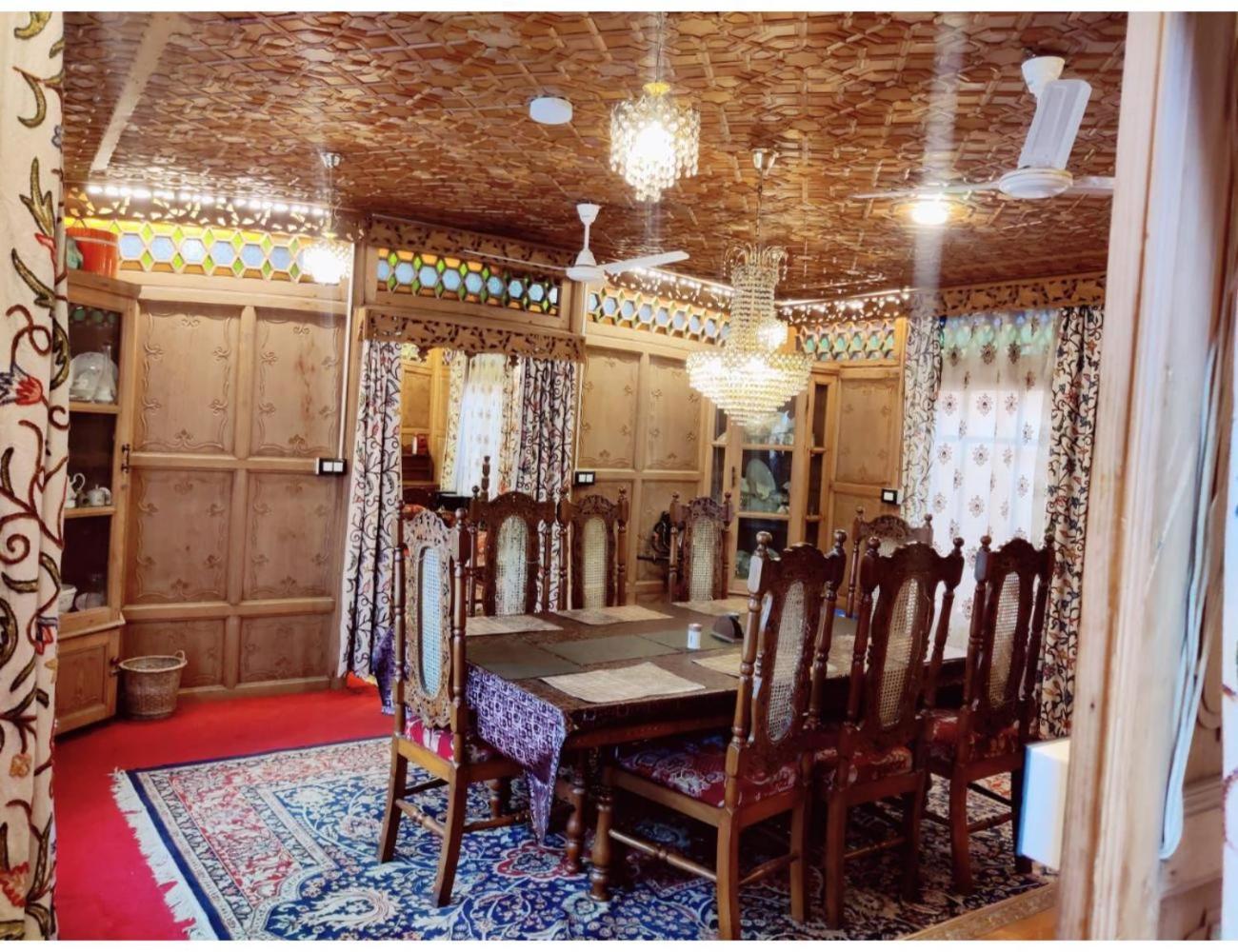 Royal Dandoo Palace, Homestay