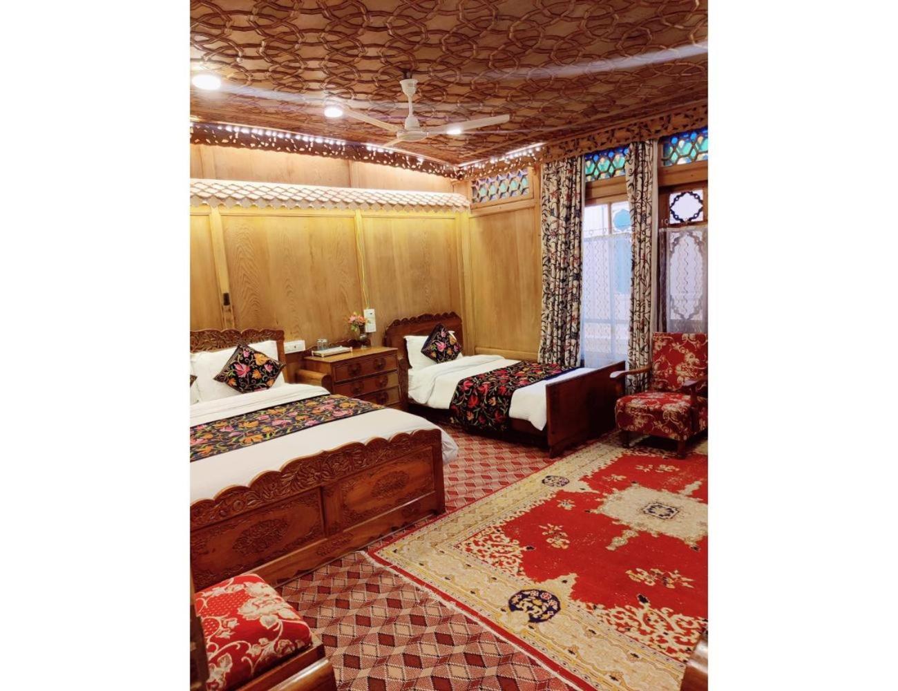Royal Dandoo Palace, Homestay *