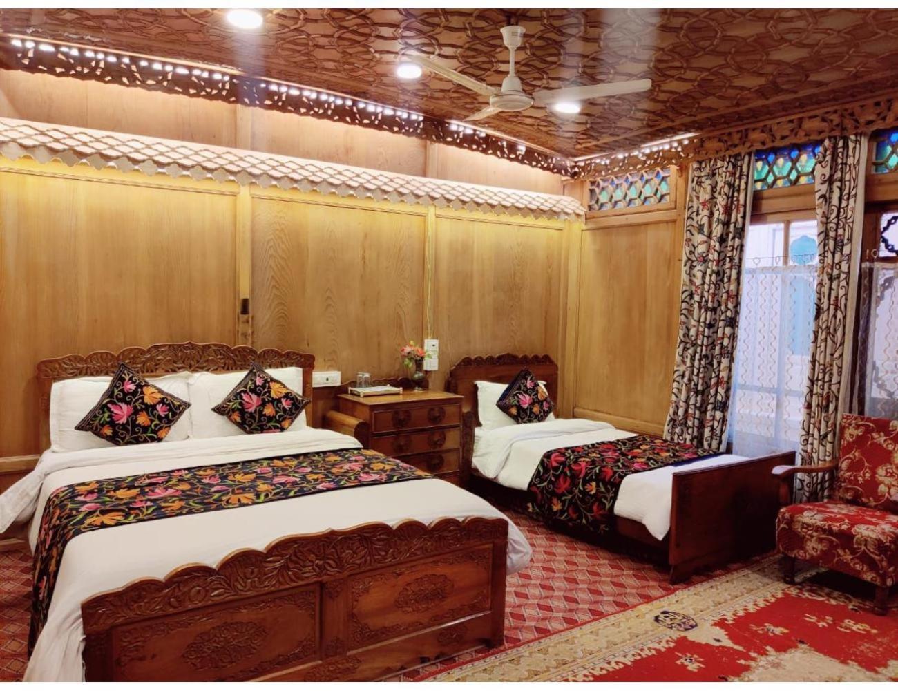 Royal Dandoo Palace, *