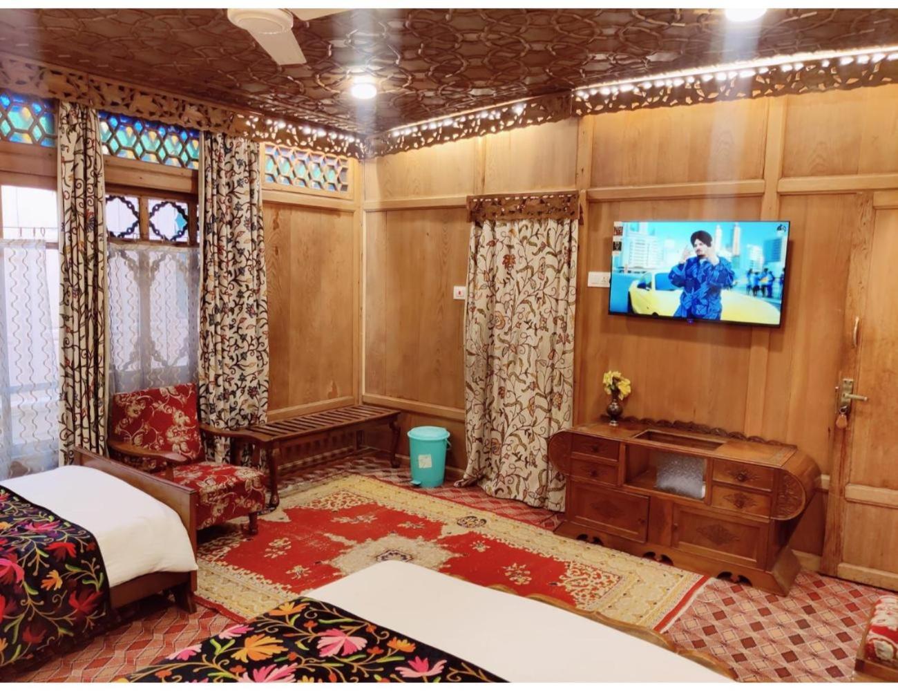 Royal Dandoo Palace, Srinagar (Jammu and Kashmir)