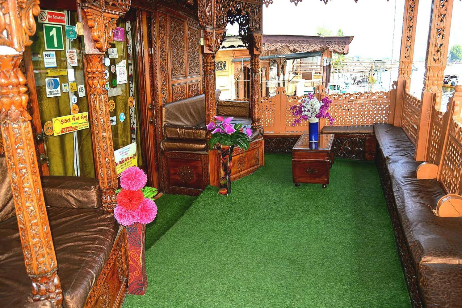 Hotel Heritage Amina Group Of Houseboats
