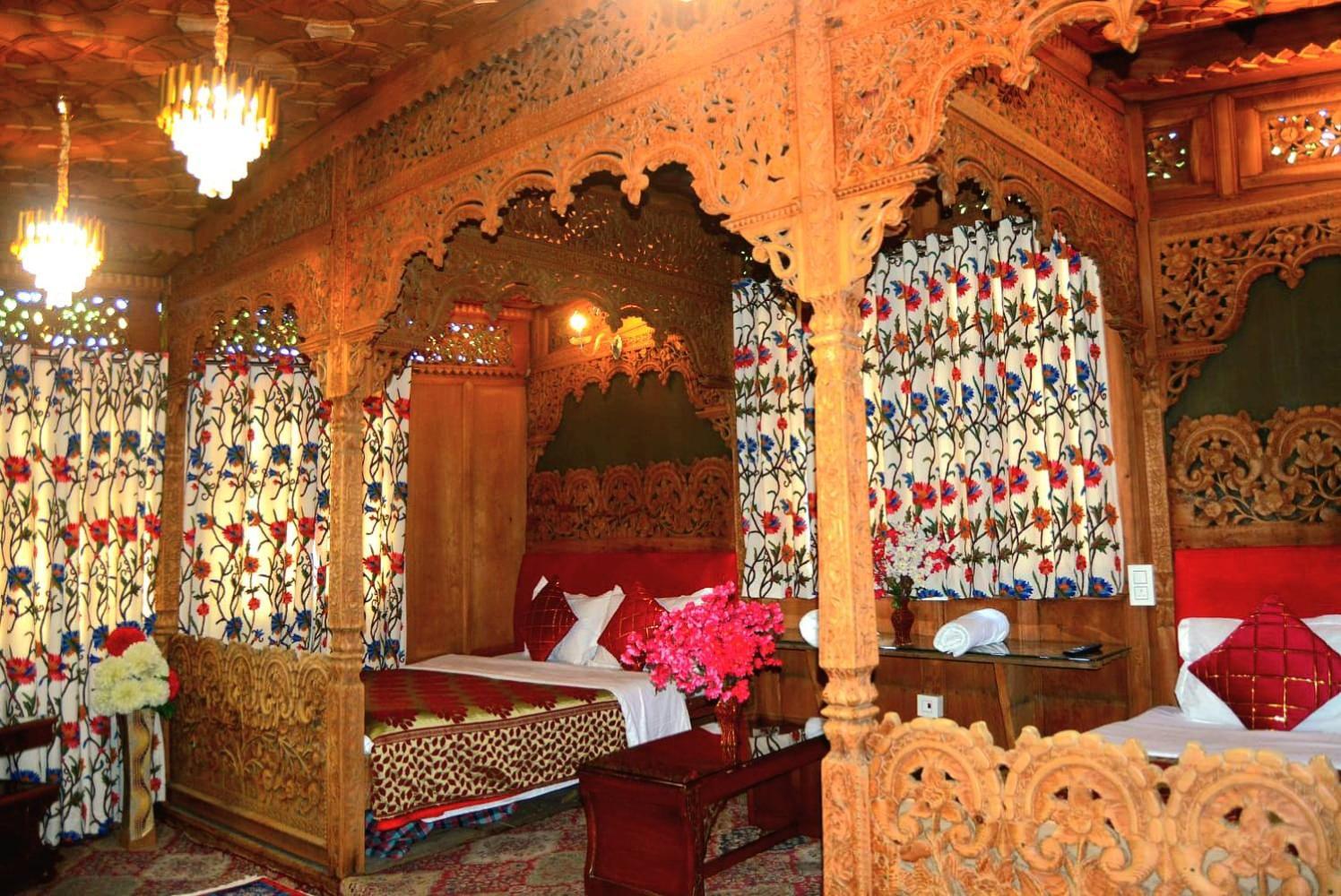 Hotel Heritage Amina Group Of Houseboats