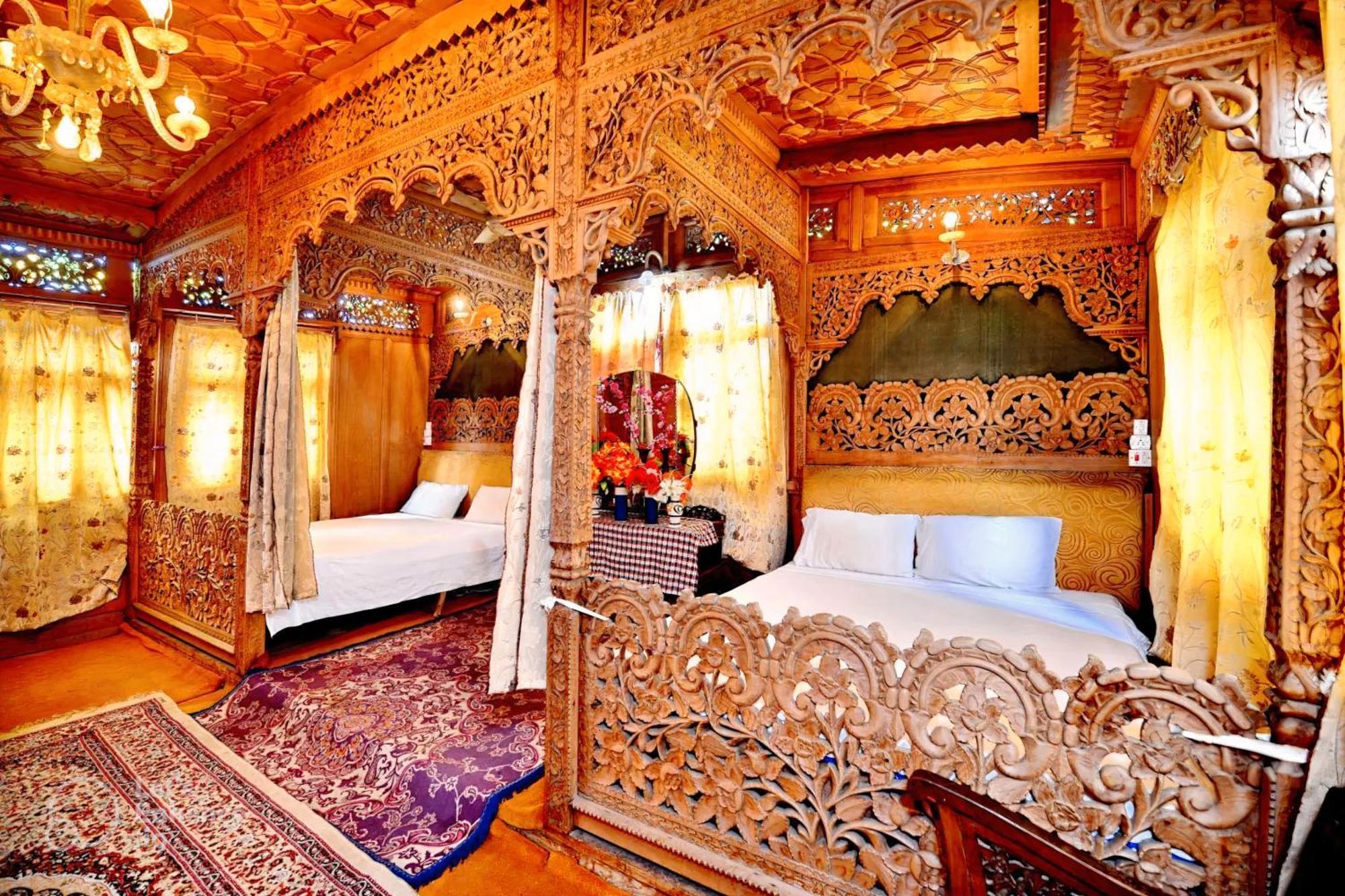 Hotel Heritage Amina Group Of Houseboats Srinagar (Jammu and Kashmir)