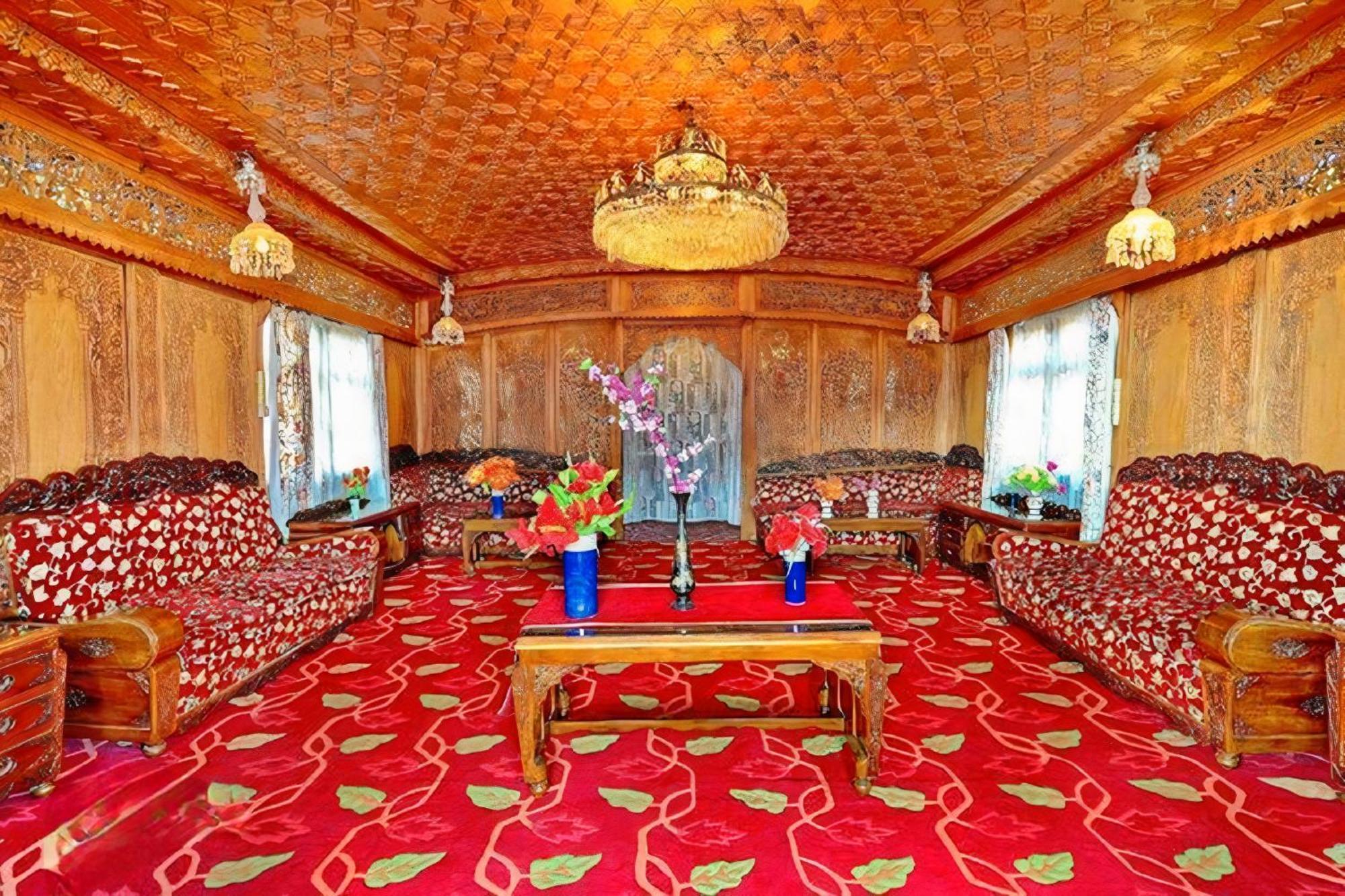 Hotel Heritage Amina Group Of Houseboats