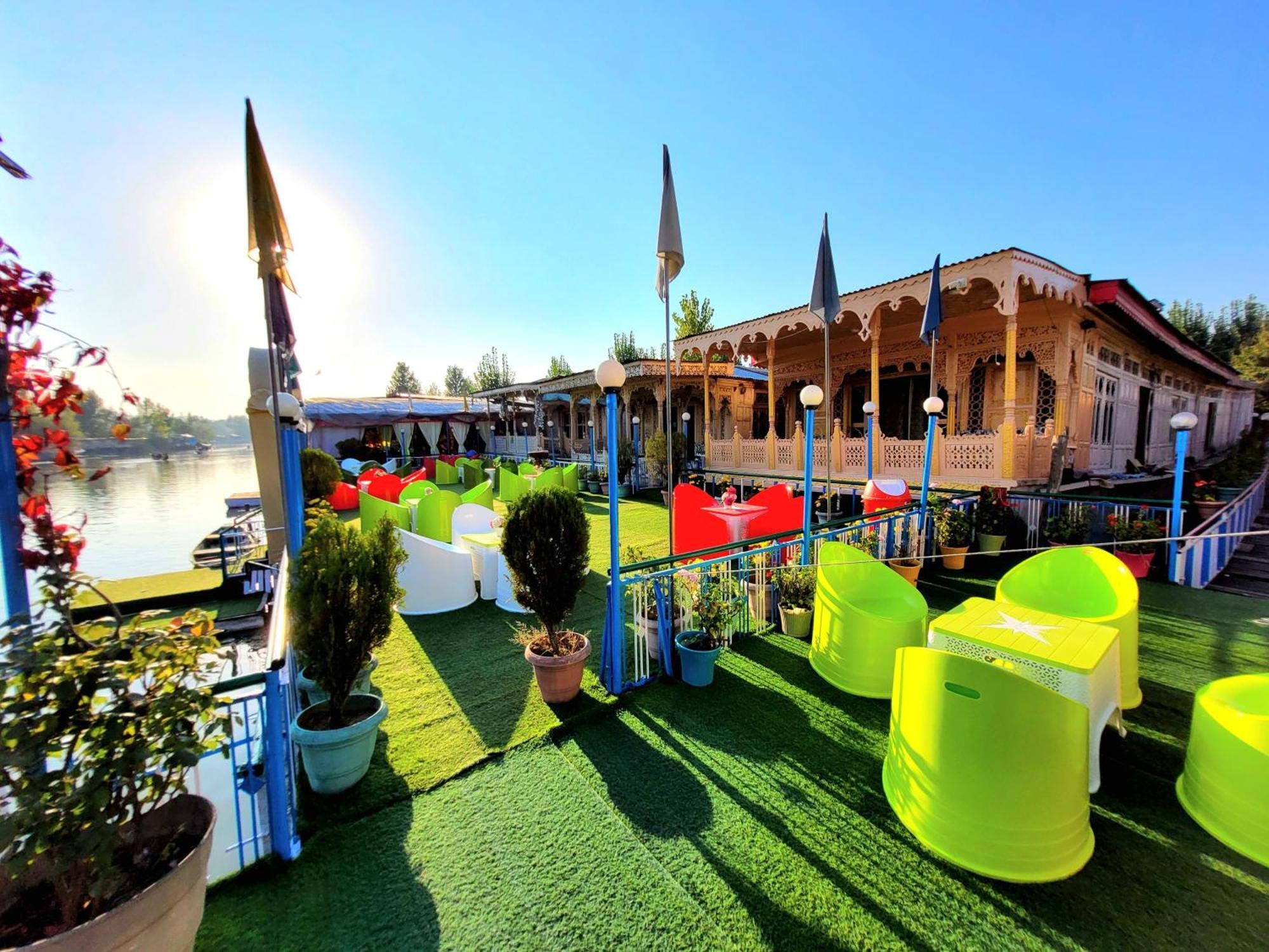 Aziz Group Of Houseboats