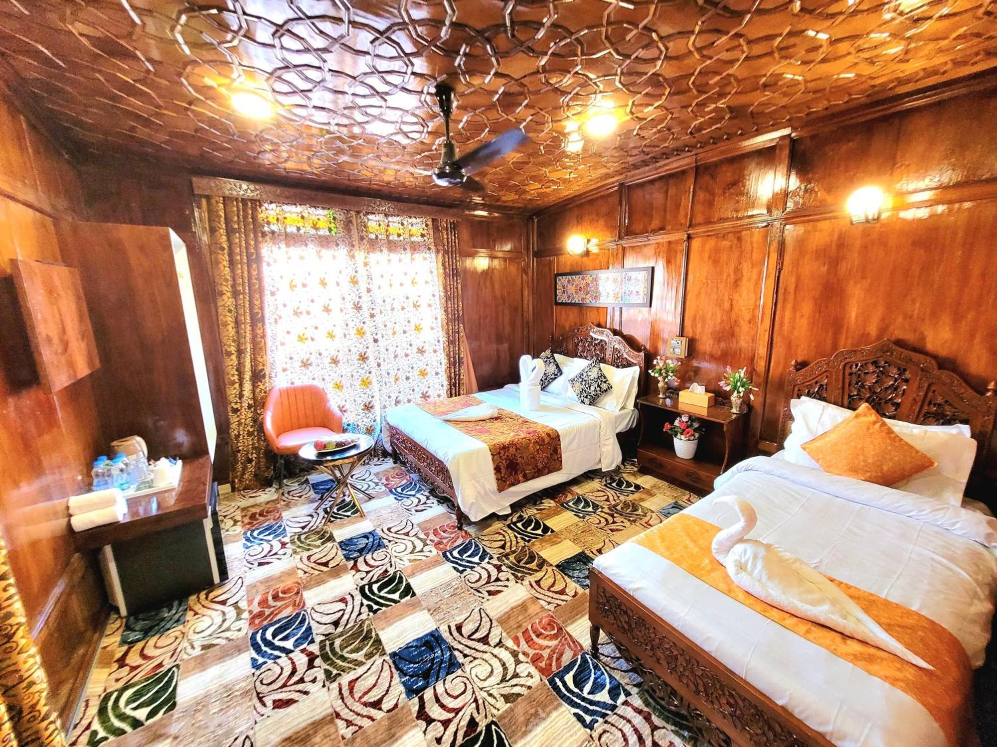 Botel Aziz Group Of Houseboats