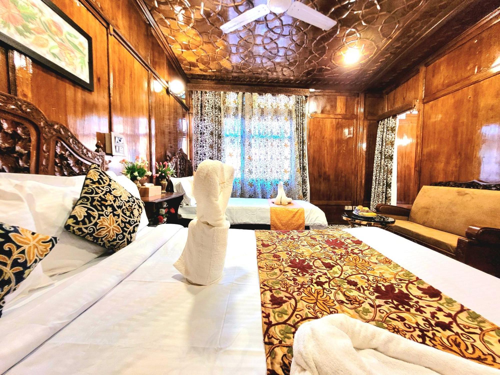 Botel Aziz Group Of Houseboats 4*