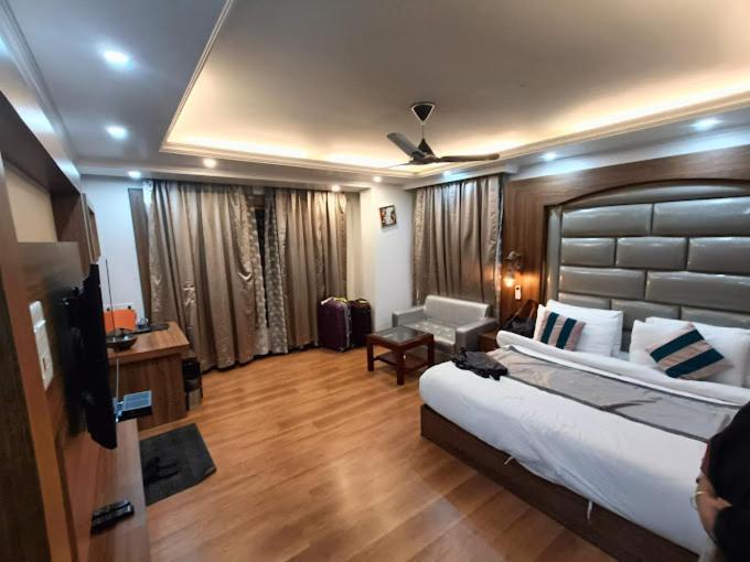 The Crystal 5* Srinagar (Jammu and Kashmir)