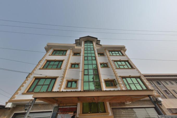 Hotel The Crystal