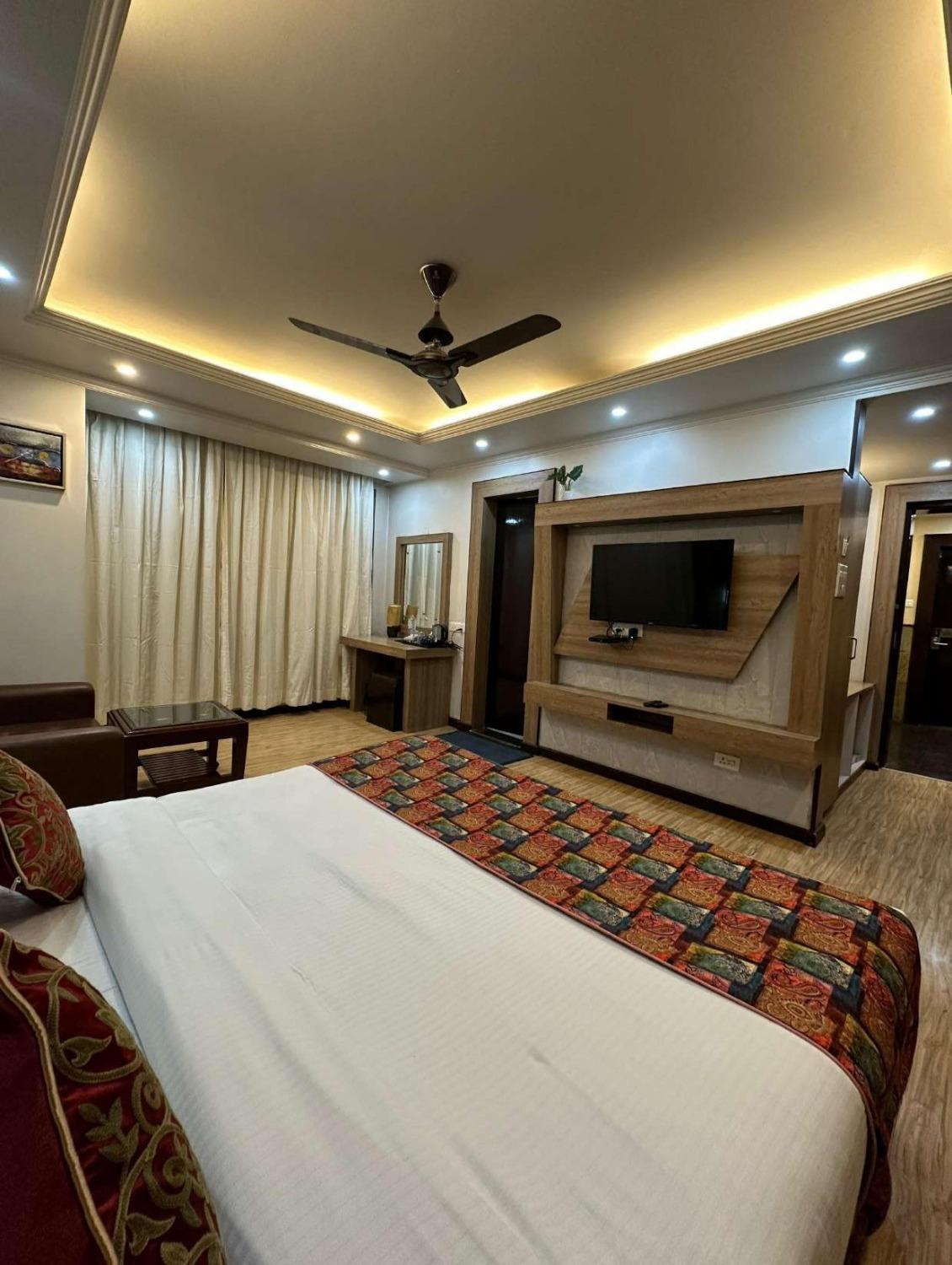 The Crystal Hotel 5*