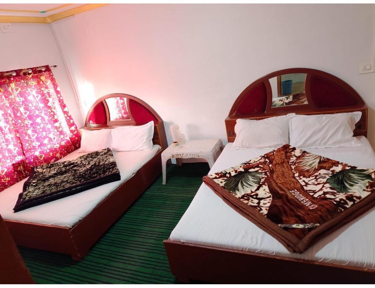 Homestay Gulzar Palace, *