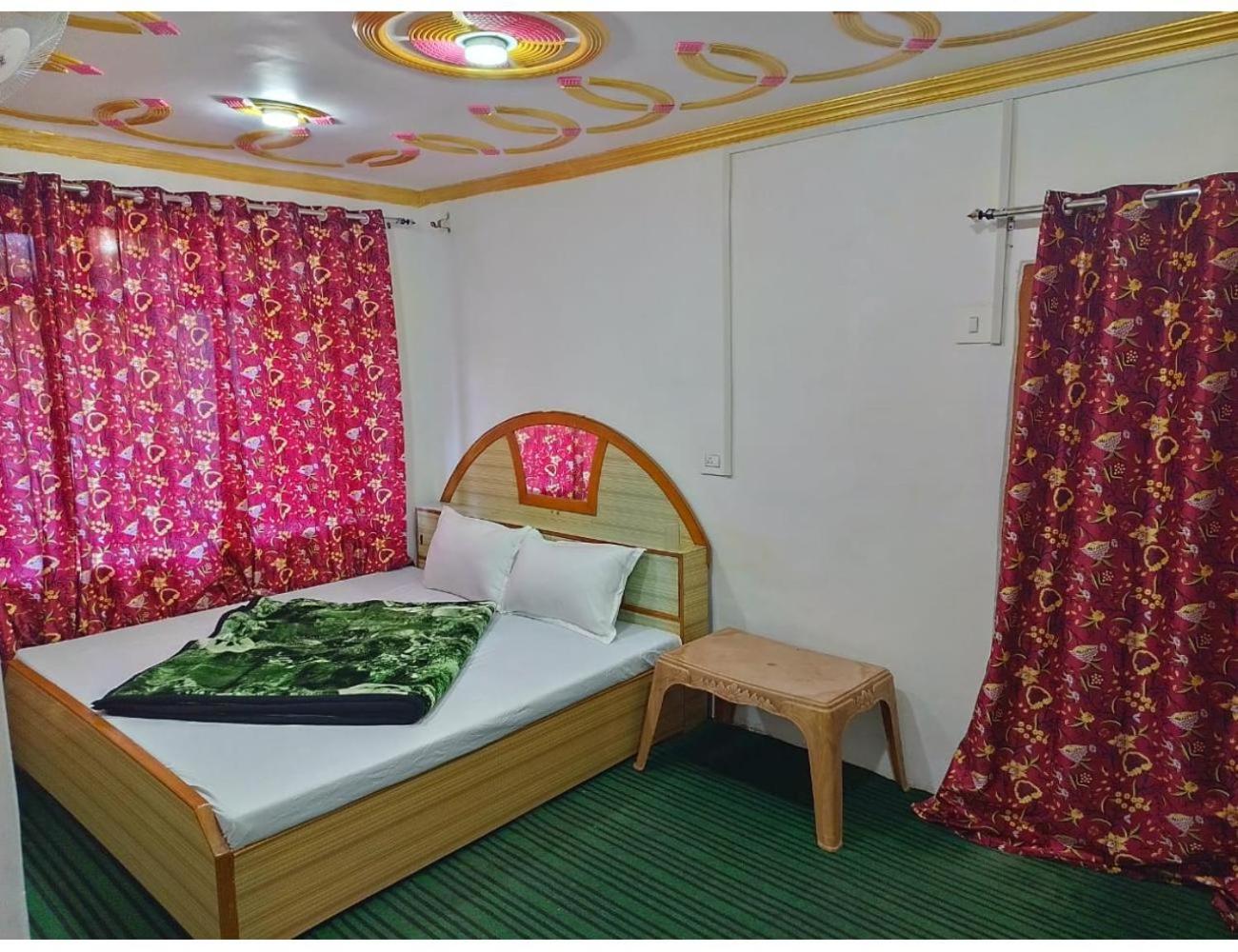 Gulzar Palace, *