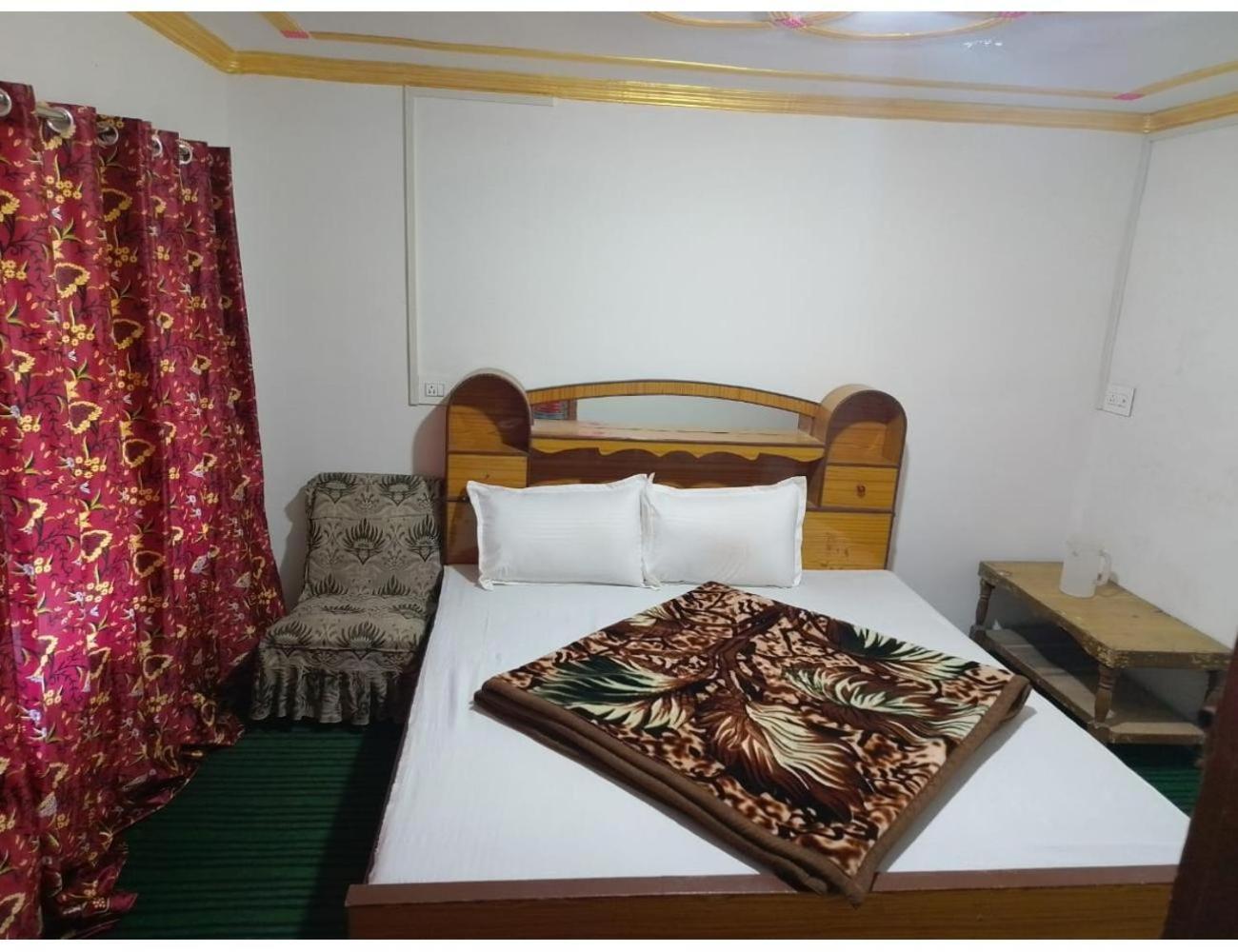 Gulzar Palace, Homestay