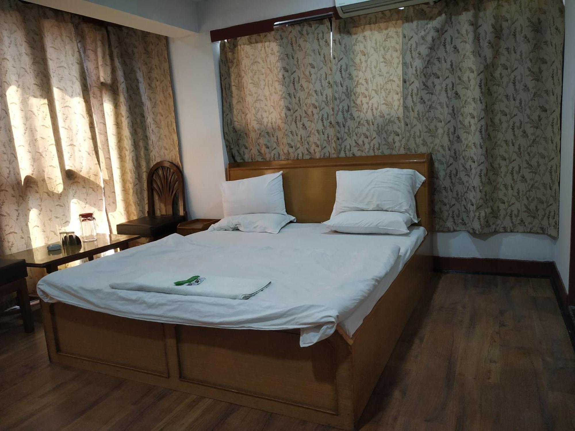 Hotel Ruby And Restaurant Srinagar (Jammu and Kashmir)