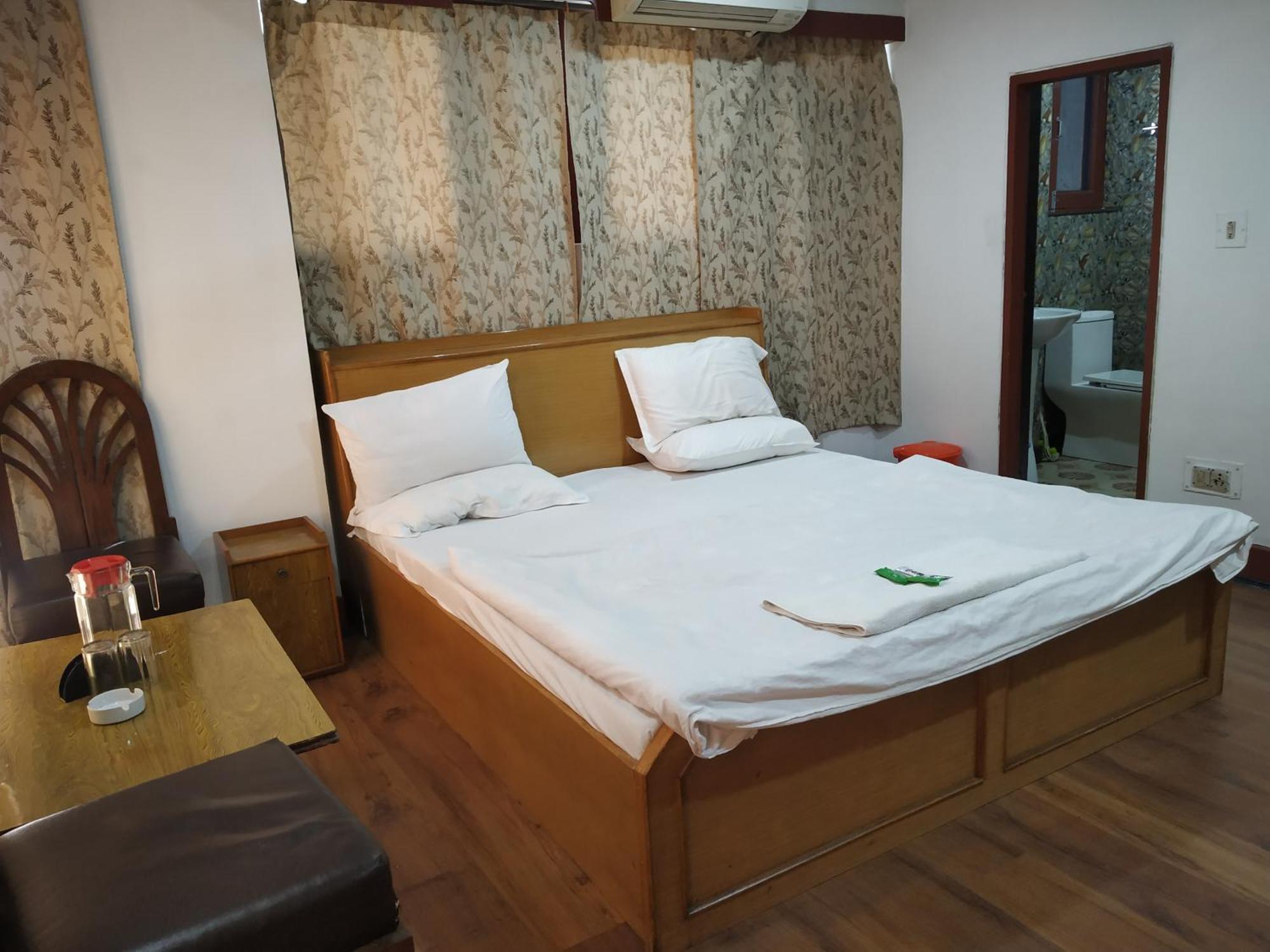Ruby And Restaurant Hotel