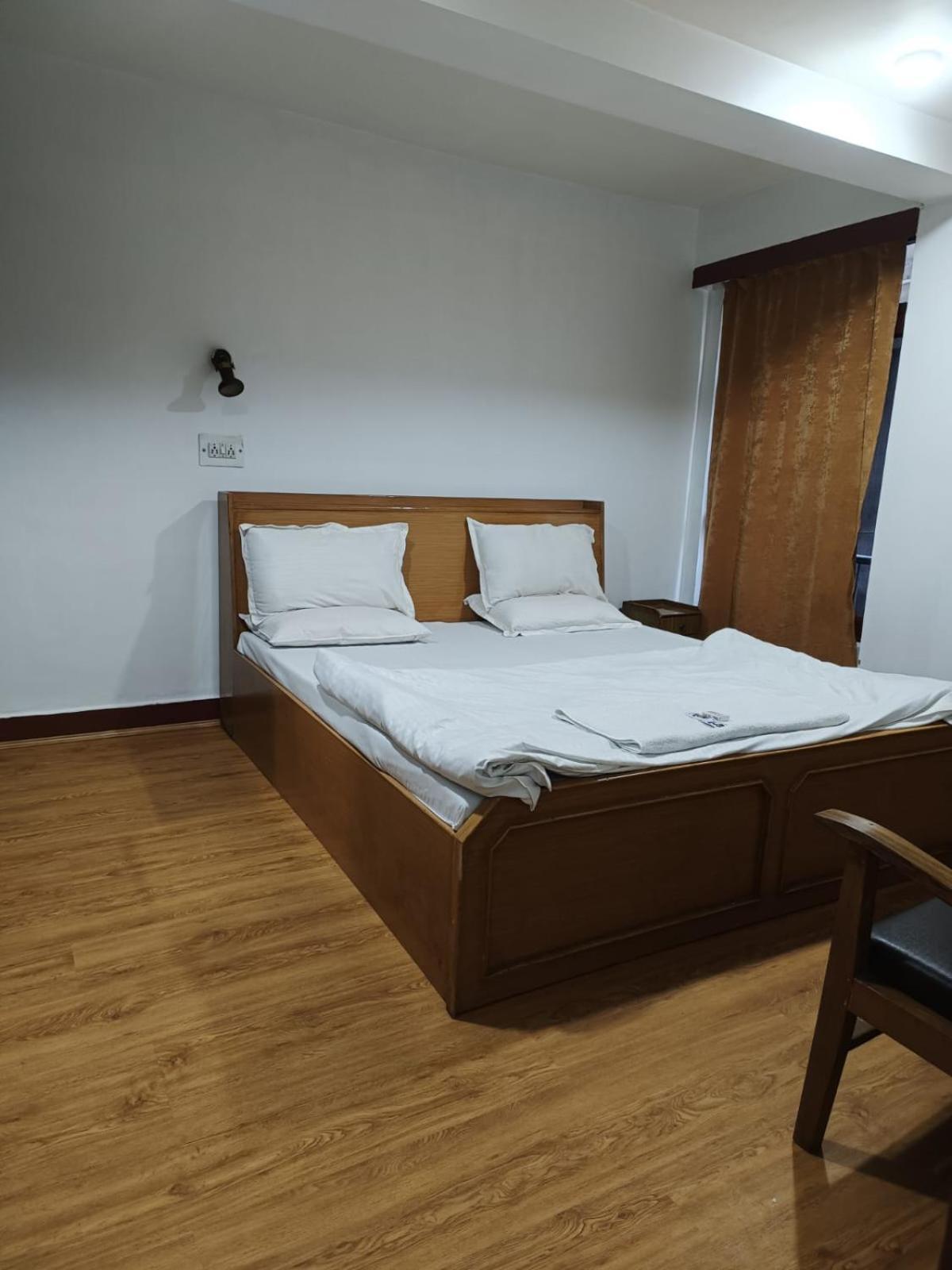 Ruby And Restaurant Hotel Srinagar (Jammu and Kashmir)