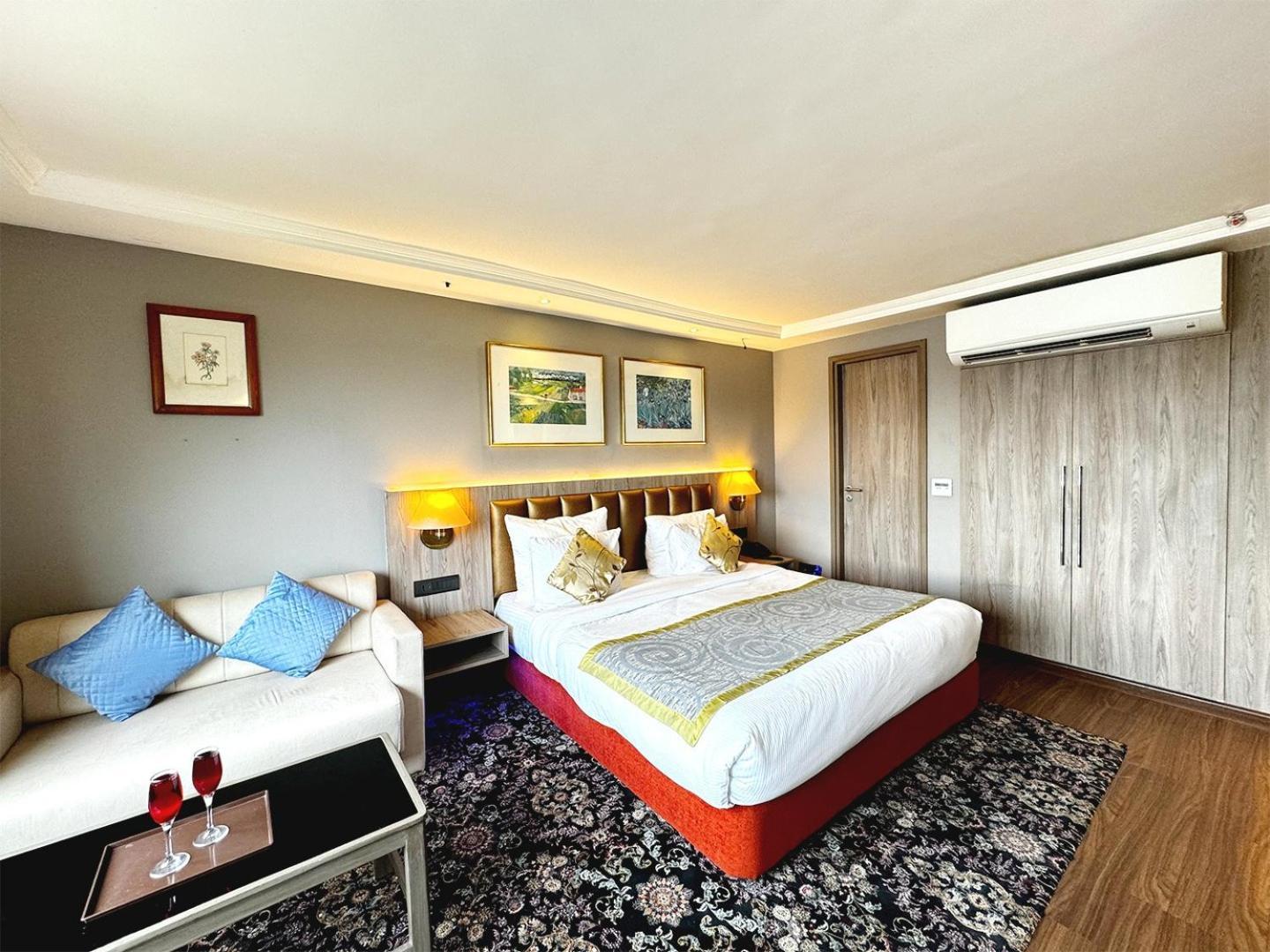 Lake View Kashmir 4*