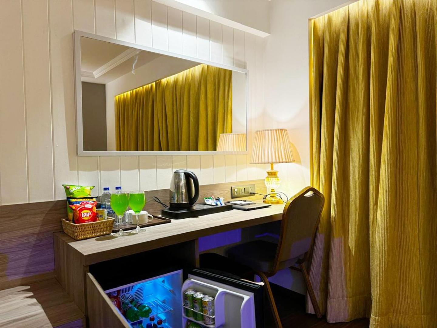 Lake View Kashmir Hotel Srinagar (Jammu and Kashmir)