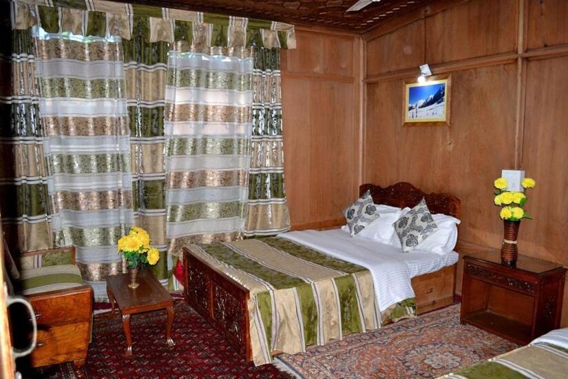 Montreal Group Of Houseboats 3*