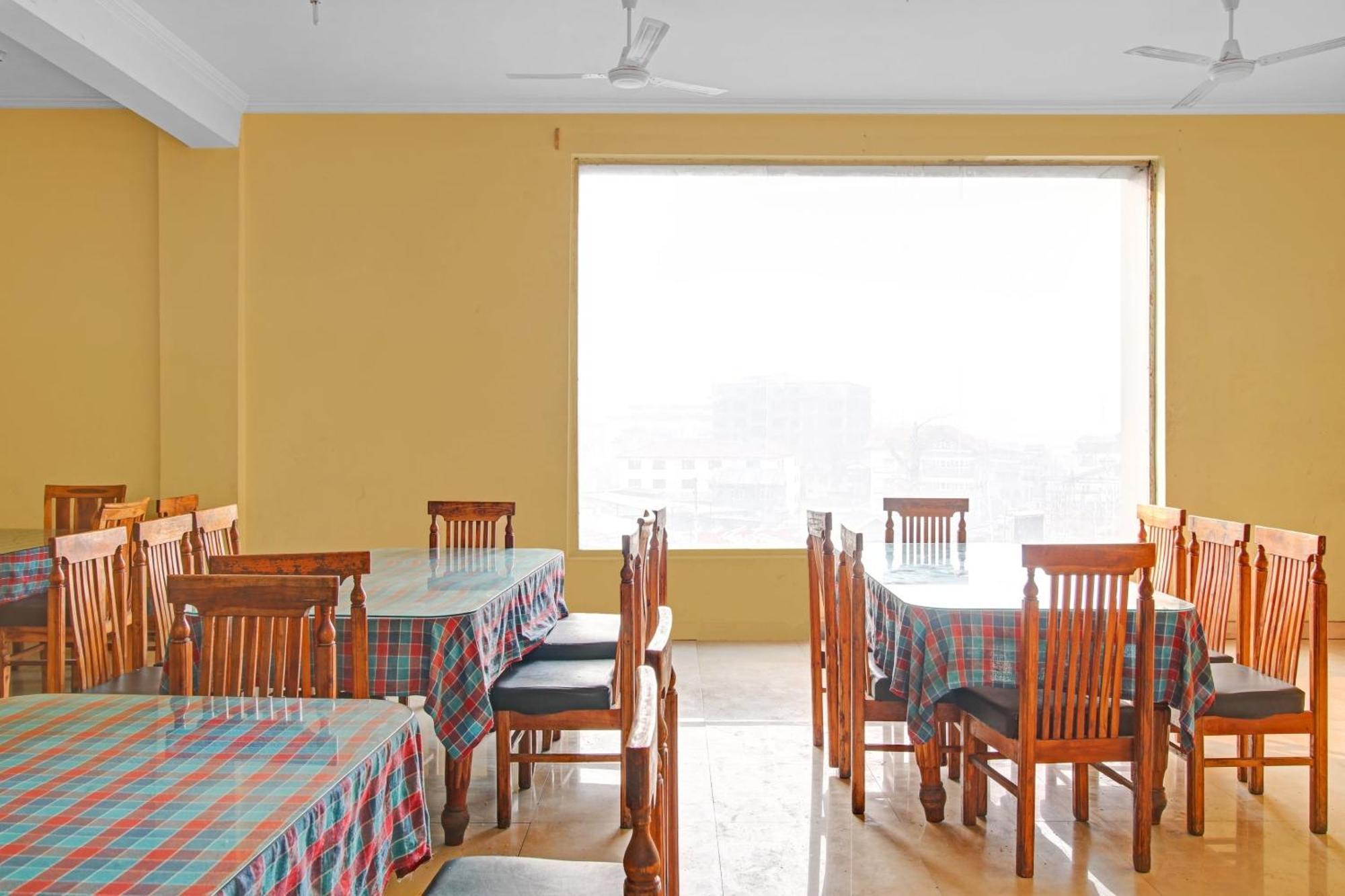 O 84461 Shaani Hotel *