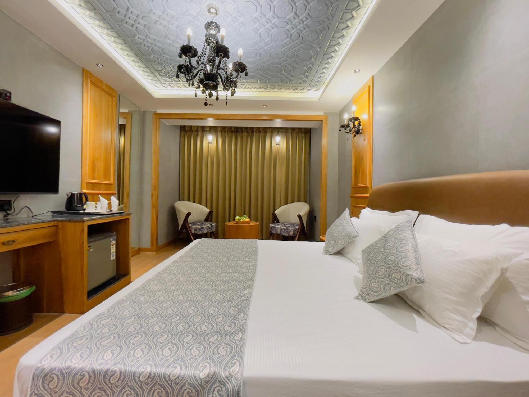 Paradise Premium 4*