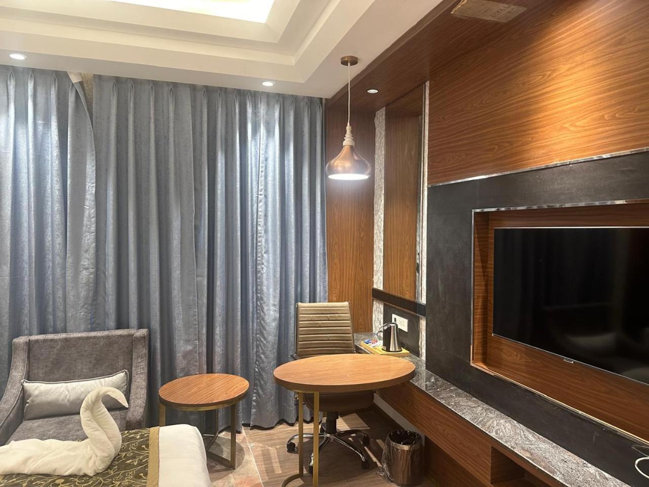 Platinum By The Grand Mamta 5* Srinagar (Jammu and Kashmir)