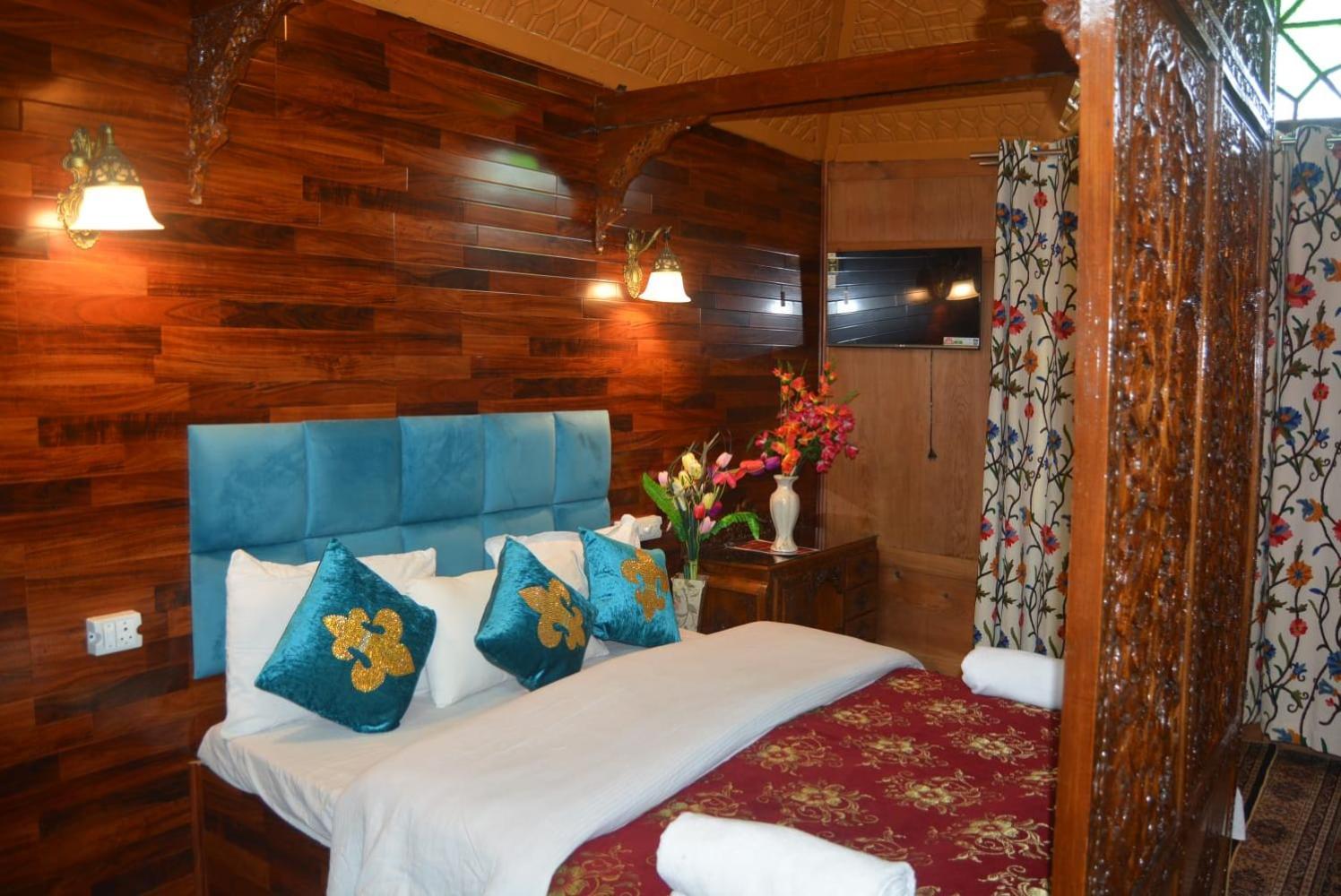 Heritage Amina Group Of Houseboats Hotel