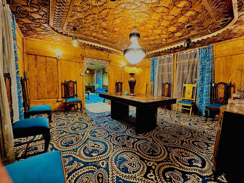 New Zealand Group Of Houseboats Botel Srinagar (Jammu and Kashmir)