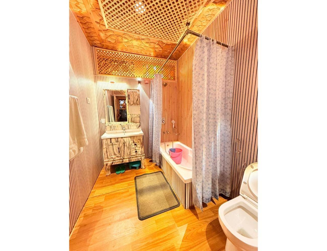 Royal Dandoo Palace, Homestay *